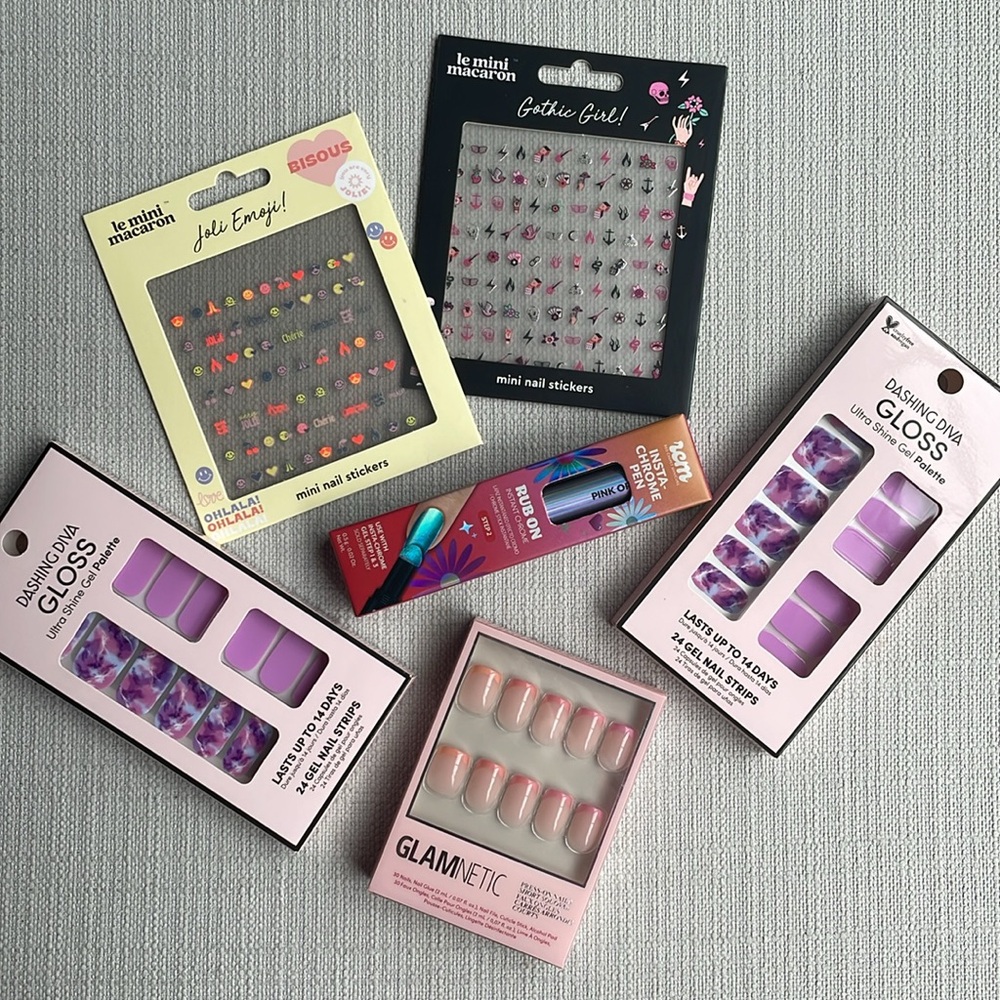 Dashing Diva and Glamnetic Nail Bundle